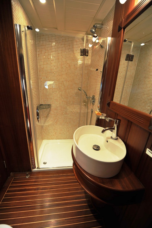 Princess Karia II -  Guest Ensuite.jpg
