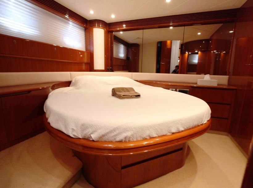 Princess Yacht PURA VIDA -  Master Cabin.jpg