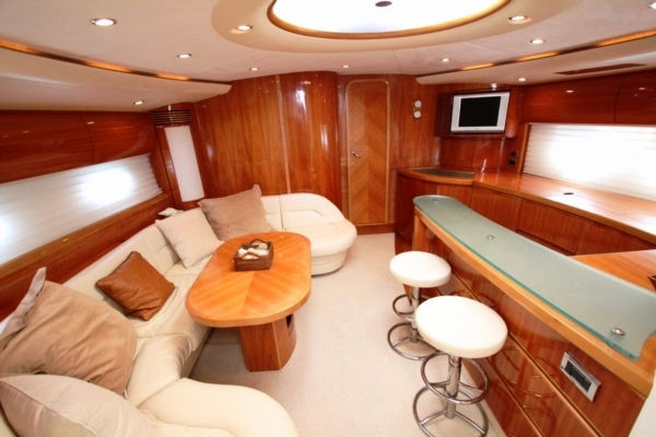 Princess Yacht PURA VIDA -  Salon.jpg