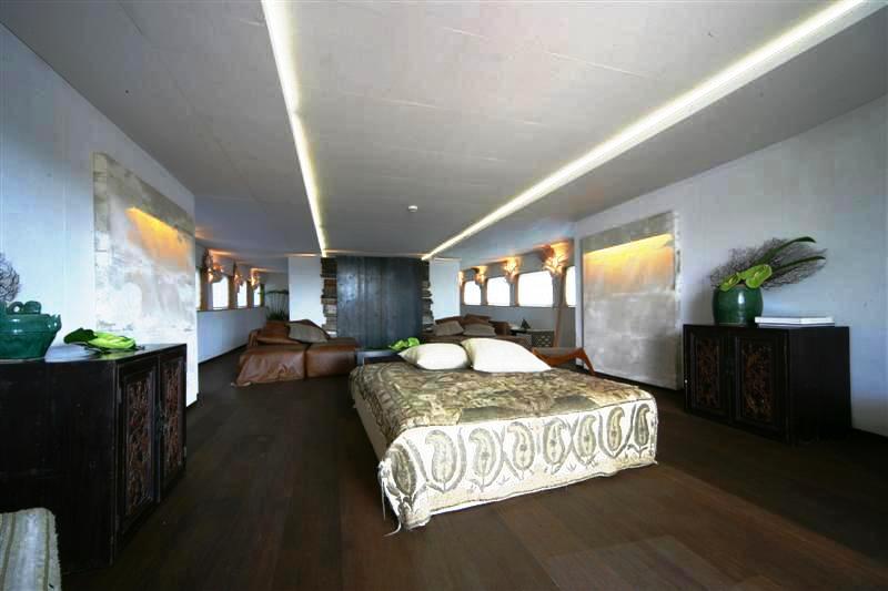 Prometej - Main Saloon 2.jpg