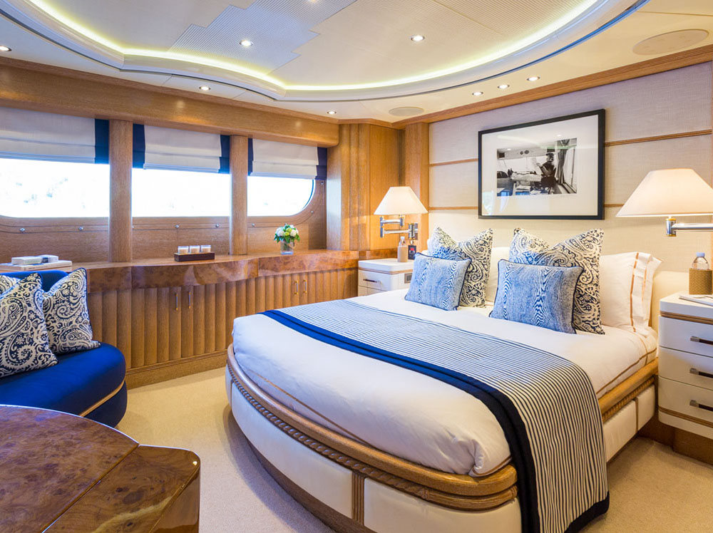 QM OF LONDON yacht - VIP suite.jpg