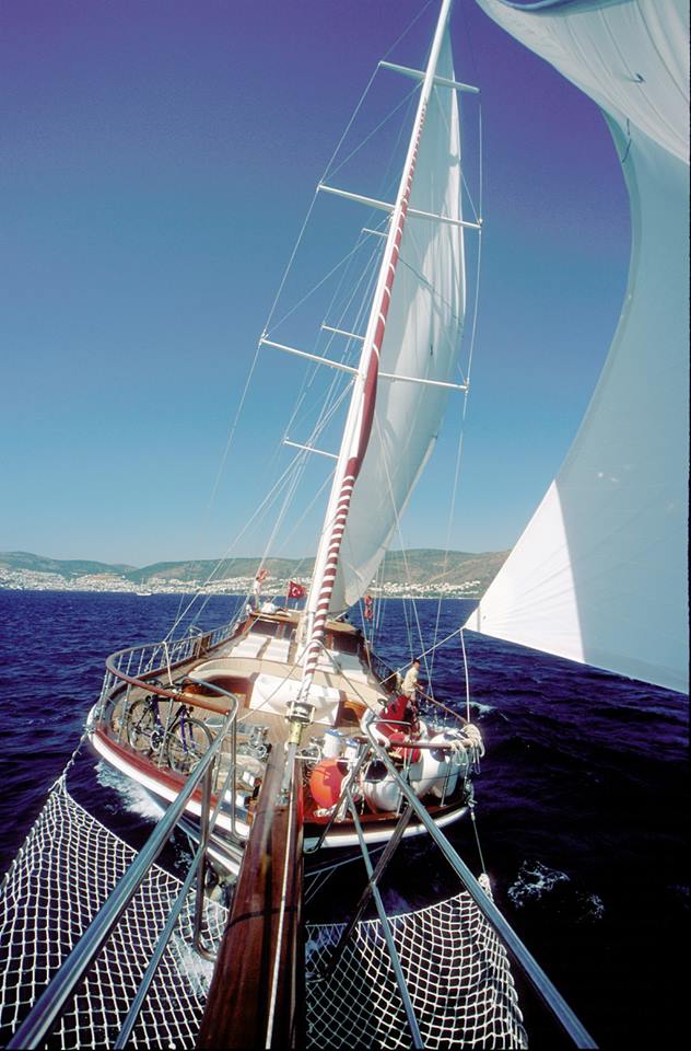 Queen of Karia Yacht under sail.jpg