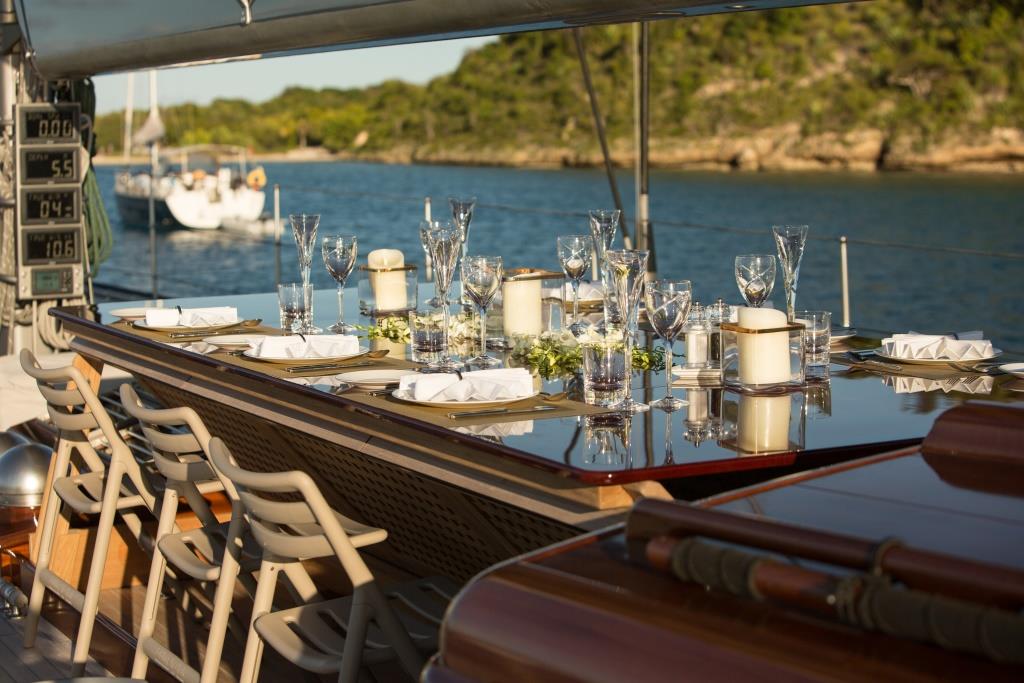 RAINBOW - Alfresco dining.jpg