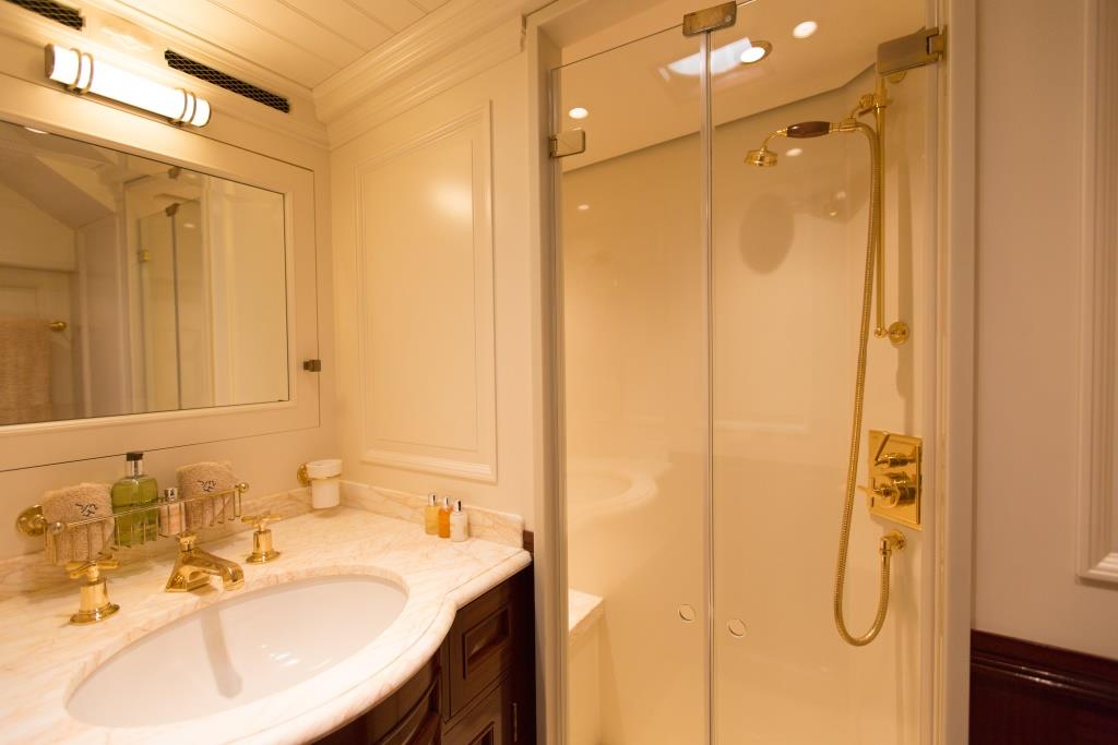 RAINBOW - Master bathroom.jpg