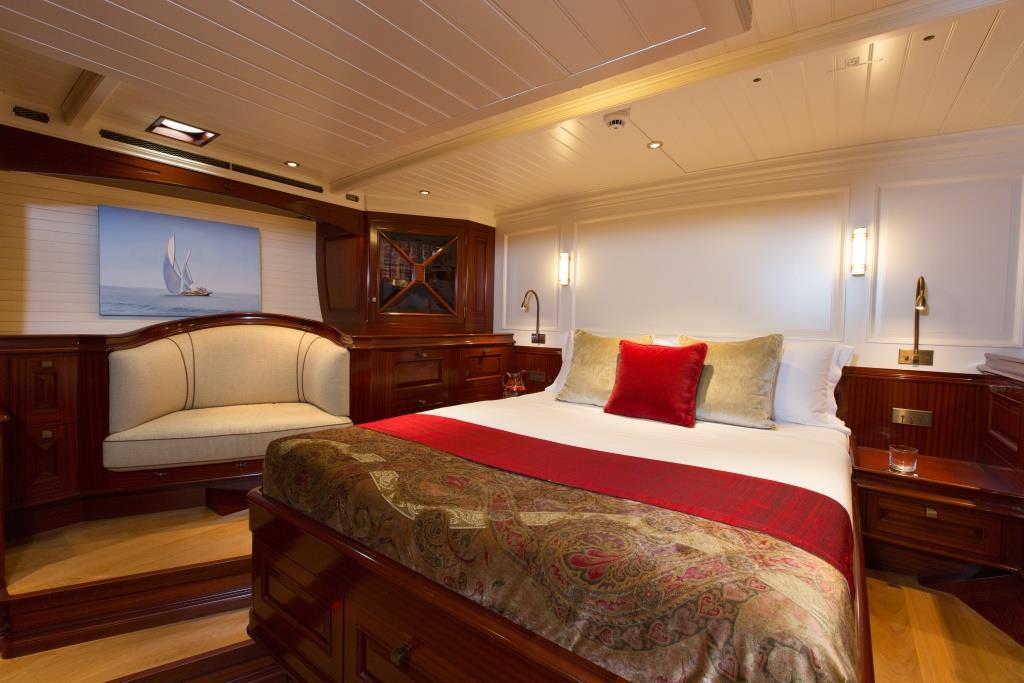 RAINBOW - Master cabin.jpg