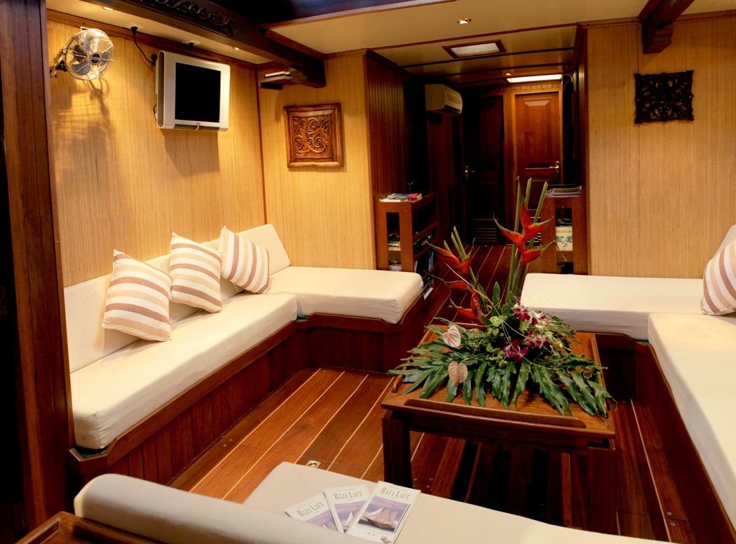 RAJA LAUT Piano Lounge.jpg