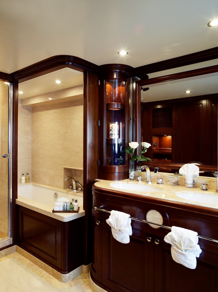 RED ANCHOR Master ensuite.jpg