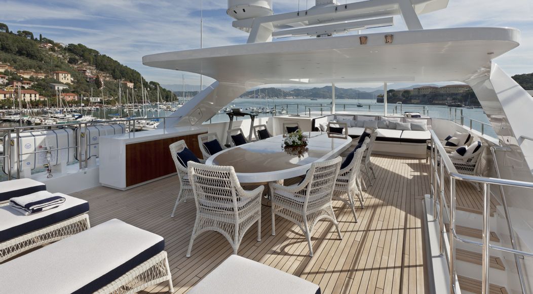 REVE D OR -  Sundeck 2.jpg