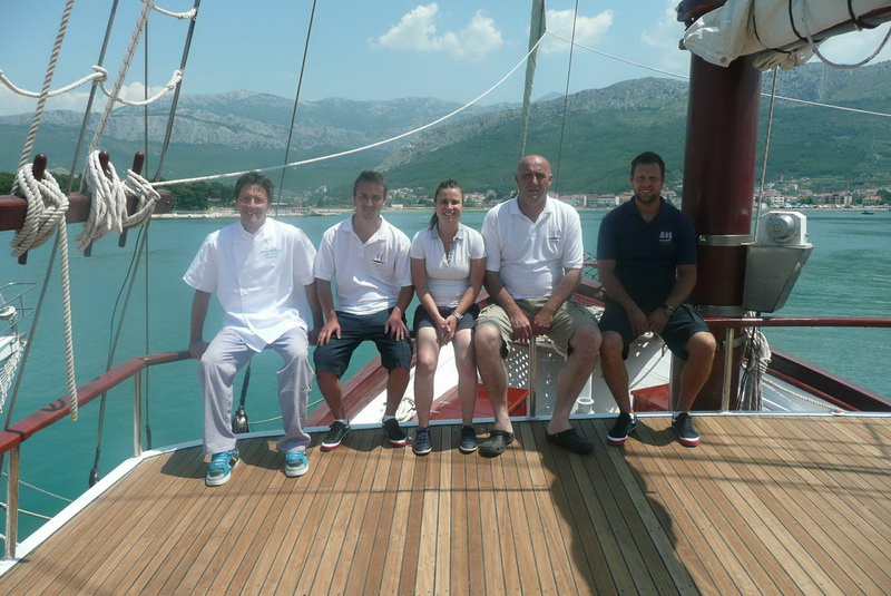 ROMANCA - Crew.jpg
