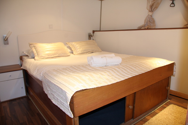 ROMANCA - Guest cabin.jpg