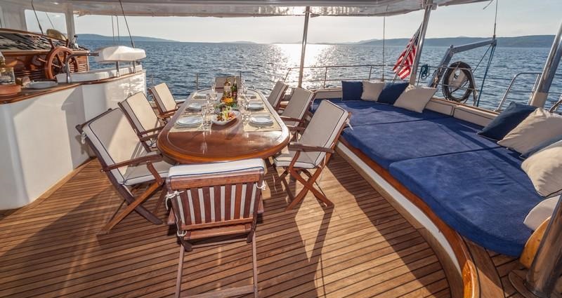 ROSA - Alfresco dining.jpg