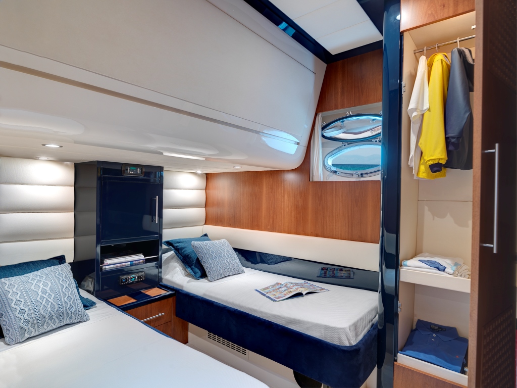 Riva 68 Yacht SPACE - Twin cabin.jpg