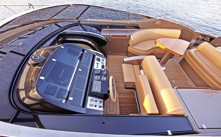 SAKURA yacht.jpg