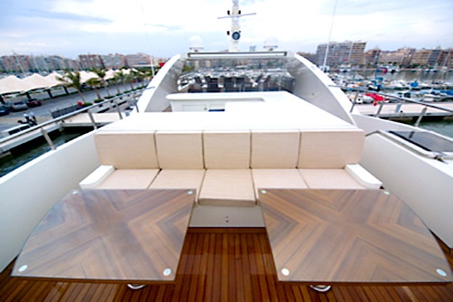 SAMURAI ONE - Forward sundeck seating and wet bar.jpg
