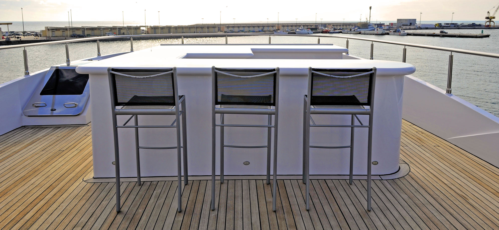 SAMURAI ONE - Sundeck wet bar.jpg