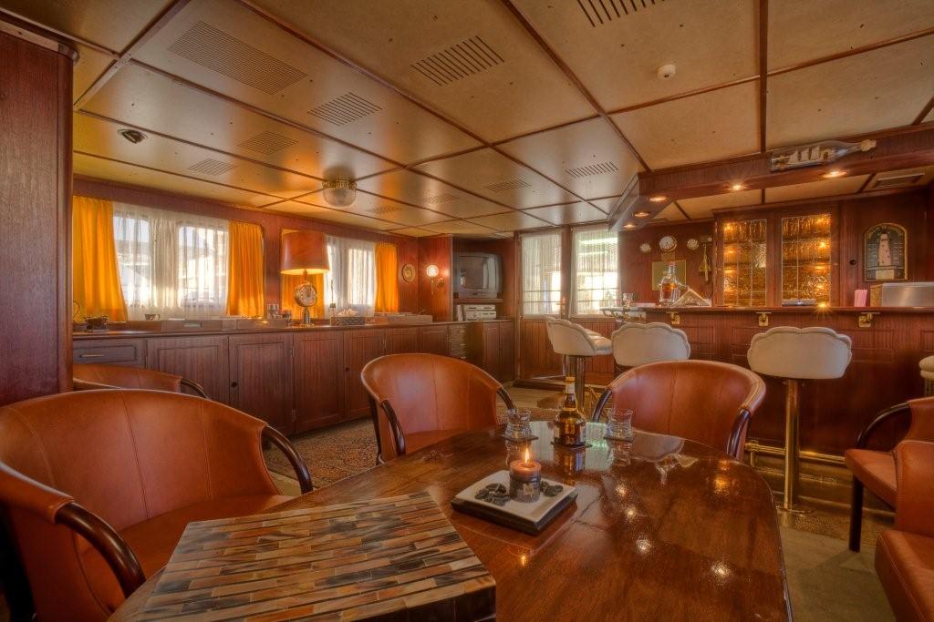 SANSSOUCI STAR - Saloon.jpg