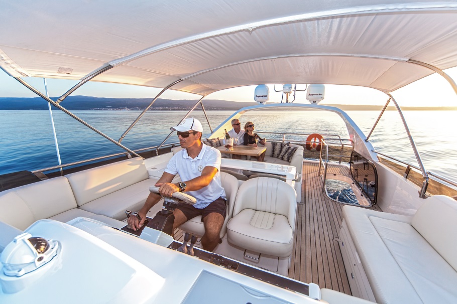 SASSY - Flybridge helm.jpg