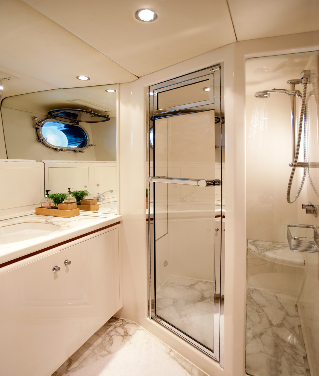 SEAQUELL - Ensuite.jpg