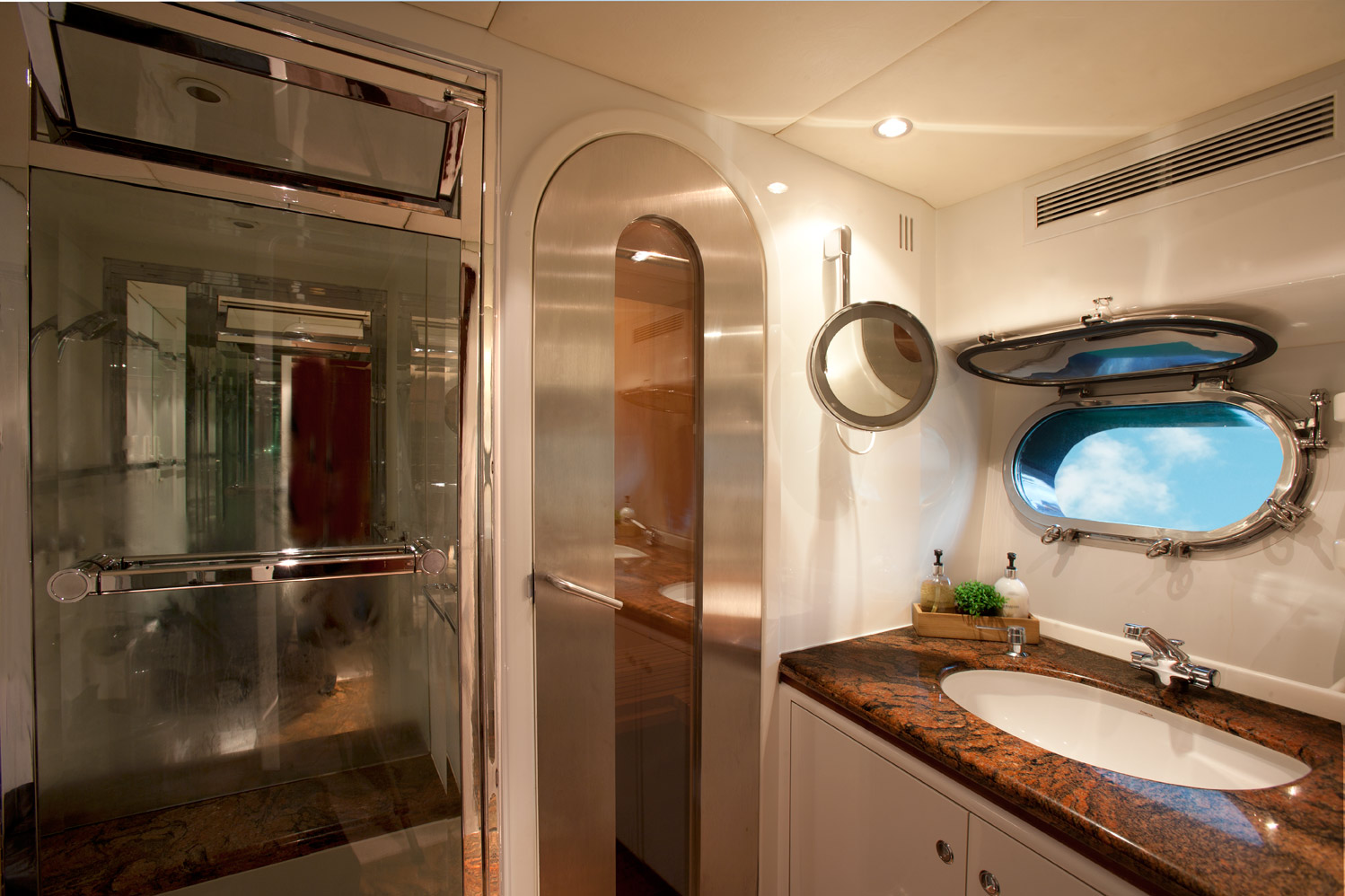 SEAQUELL - Master en-suite.jpg