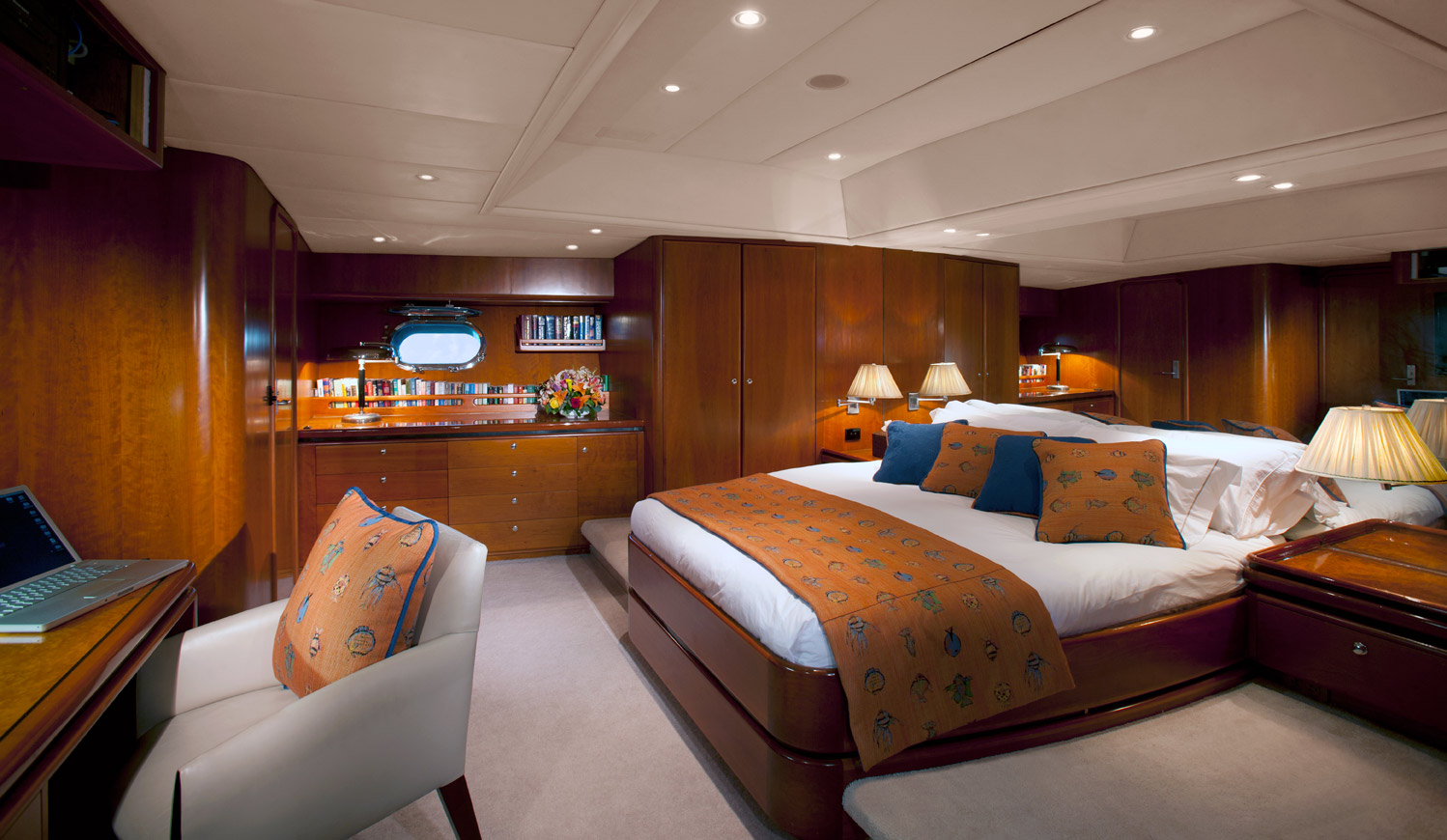 SEAQUELL - Master stateroom.jpg