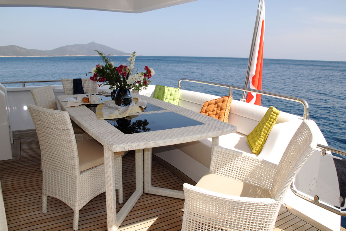 SEAWIDE - Aft deck dining.jpg