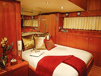 SEMPER FI Queen Cabin.jpg