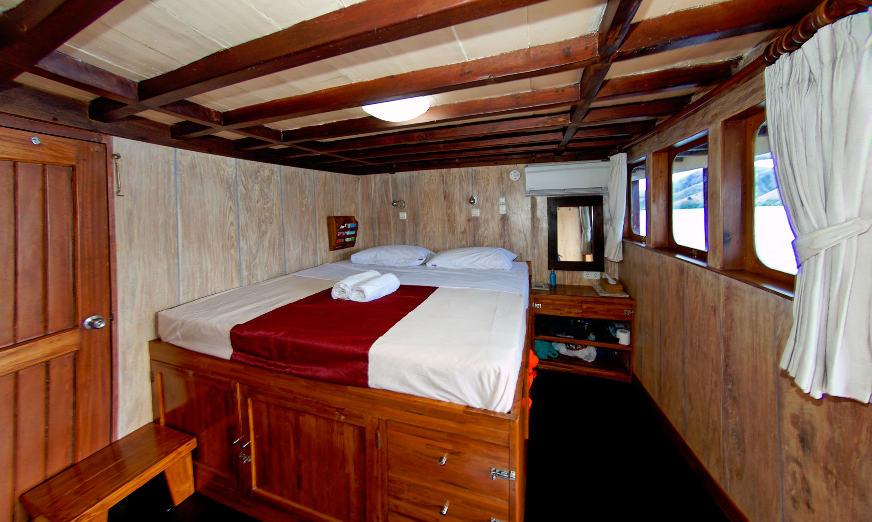 SEVEN SEAS - Double Cabin (7) Top Deck.jpg