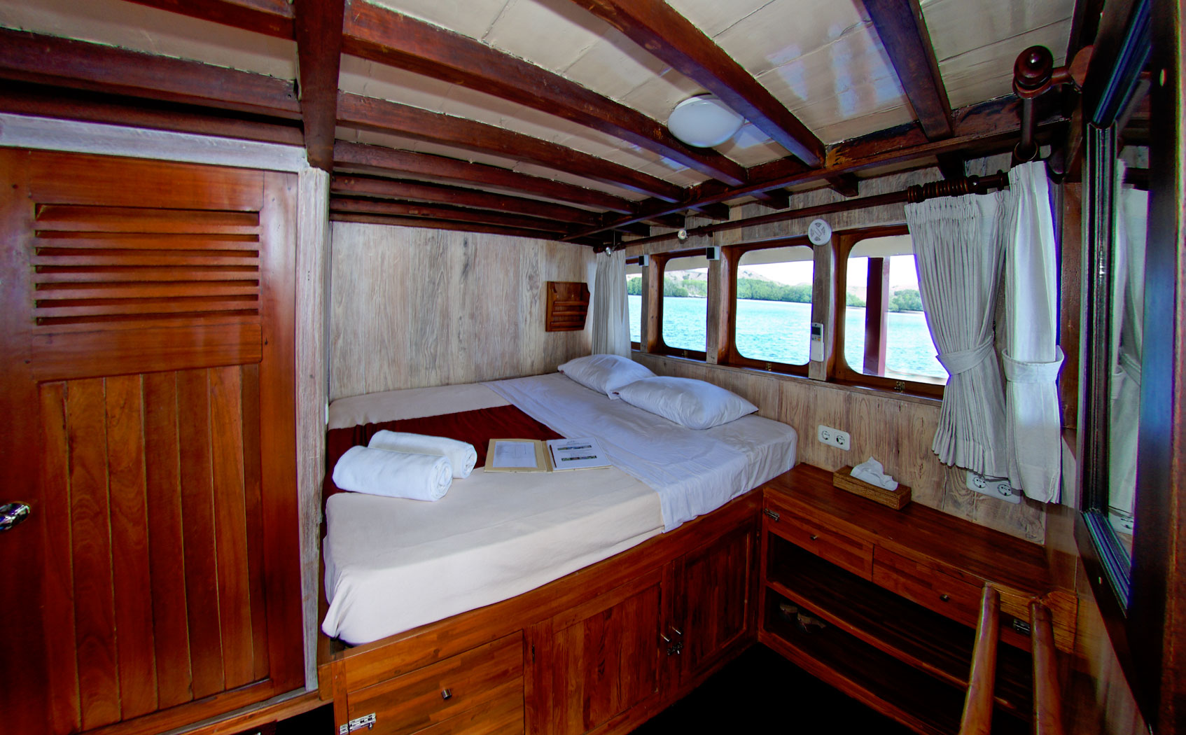 SEVEN SEAS - Double Cabin (9) Upstairs.jpg