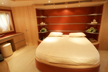 SEVEN master cabin.jpg