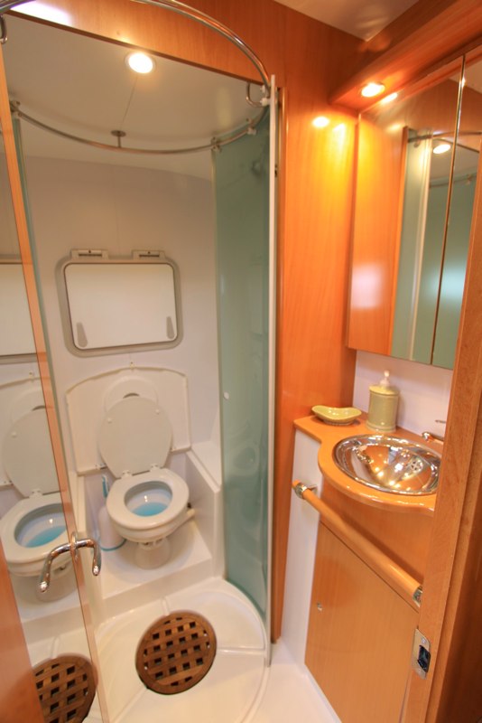 SOULS CALLING - Guest ensuite.jpg