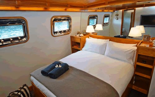SOUTHERN CLOUD - Queen Cabin.jpg