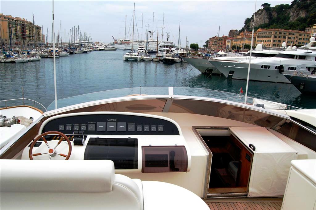 SPARKLING -  Flybridge 2.jpg