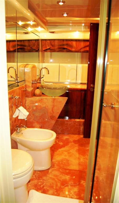 SPARKLING -  VIP ensuite.jpg