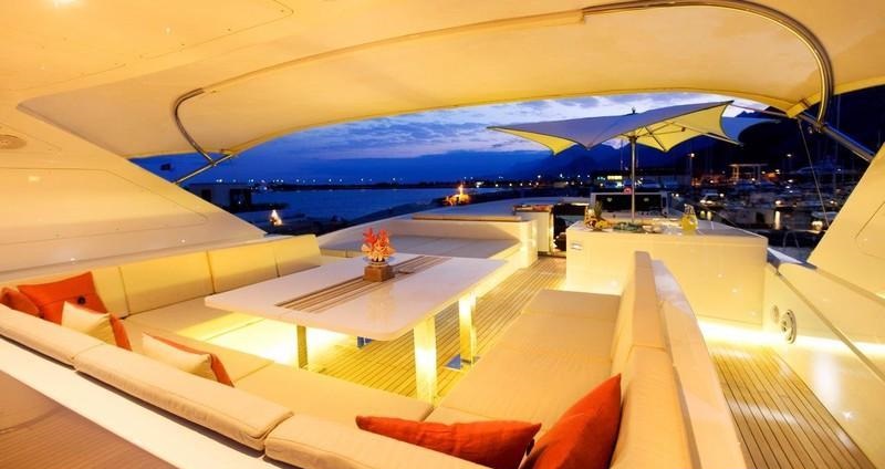 SUN KISS - Upper alfresco dining.jpg