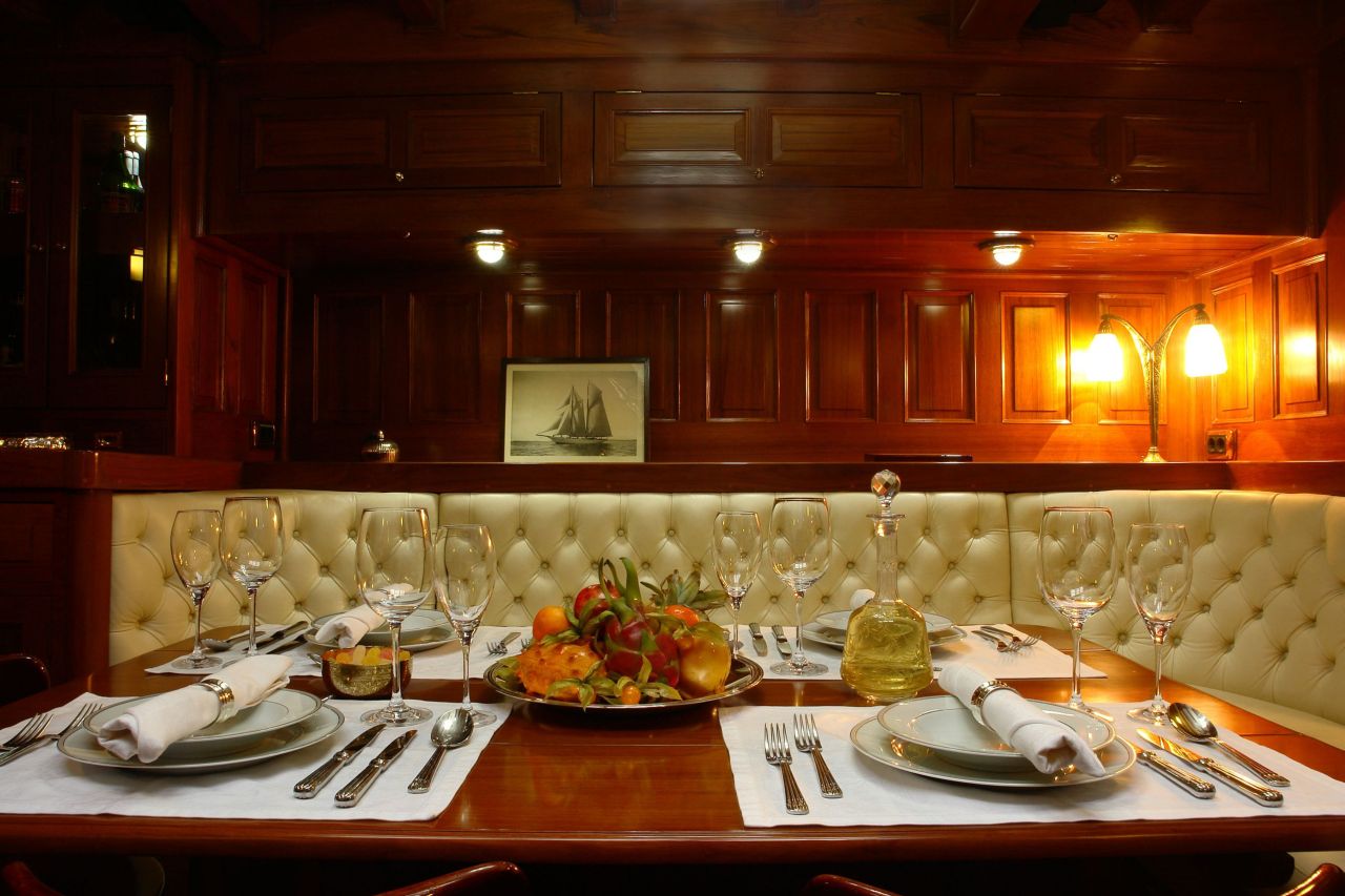 SY AELLO - Dining detail.jpg