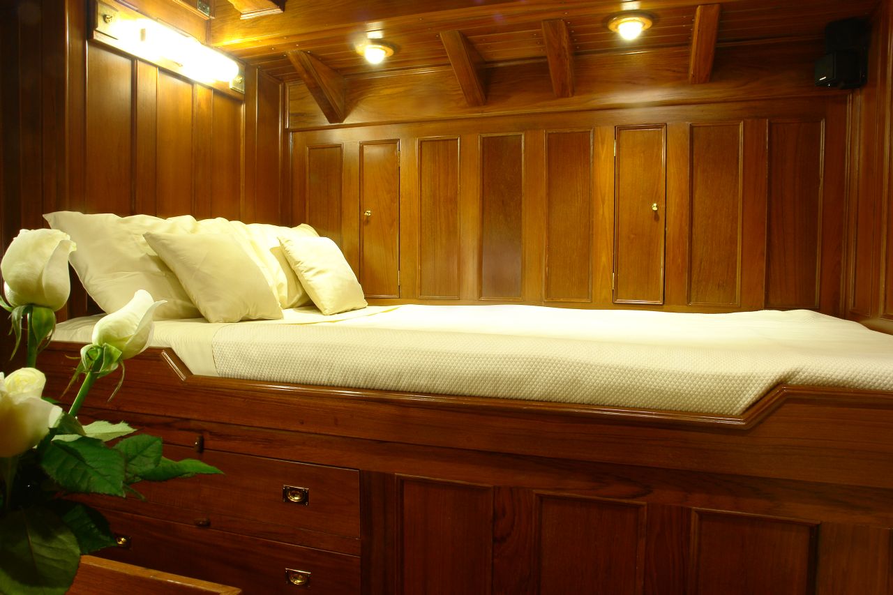 SY AELLO - Double cabin.jpg