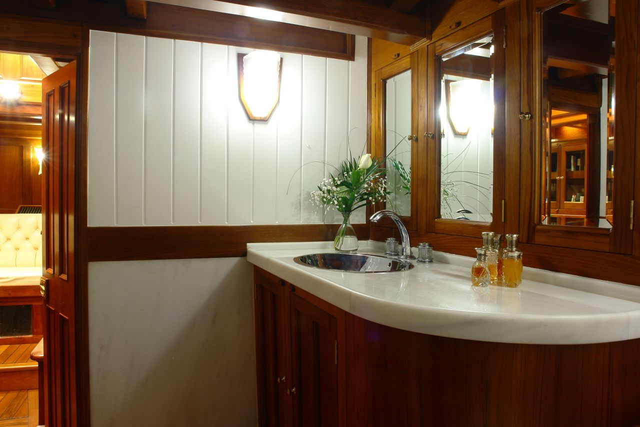 SY AELLO - Ensuite.jpg