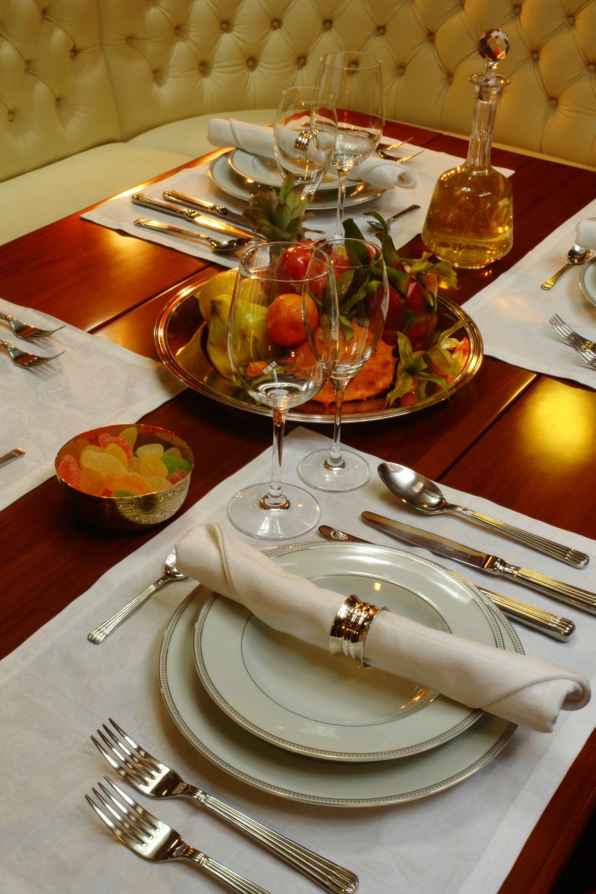 SY AELLO - Table setting.jpg