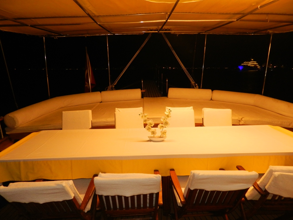 SY AKANA - Alfresco dining.jpg