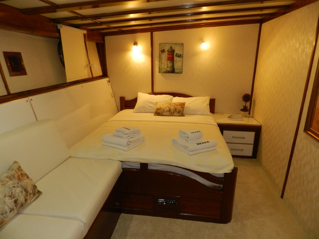 SY AKANA - Guest double cabin 2.jpg