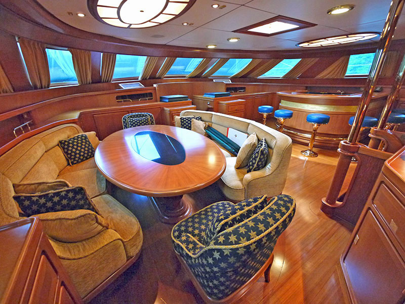 SY ANDROMEDA LA DEA - Dining room and bar.jpg