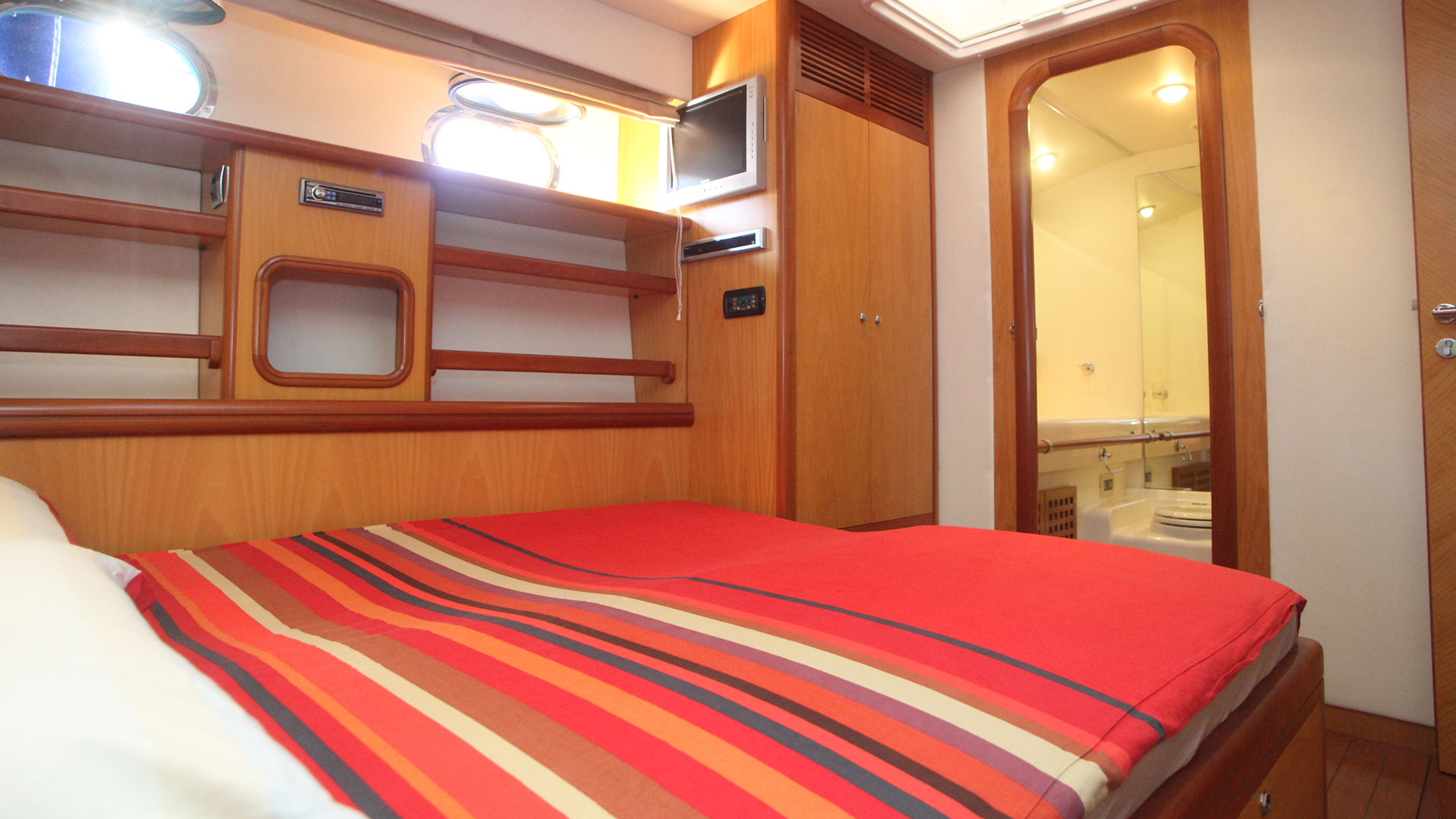 SY CENTURION - Guest convertible cabin.jpg