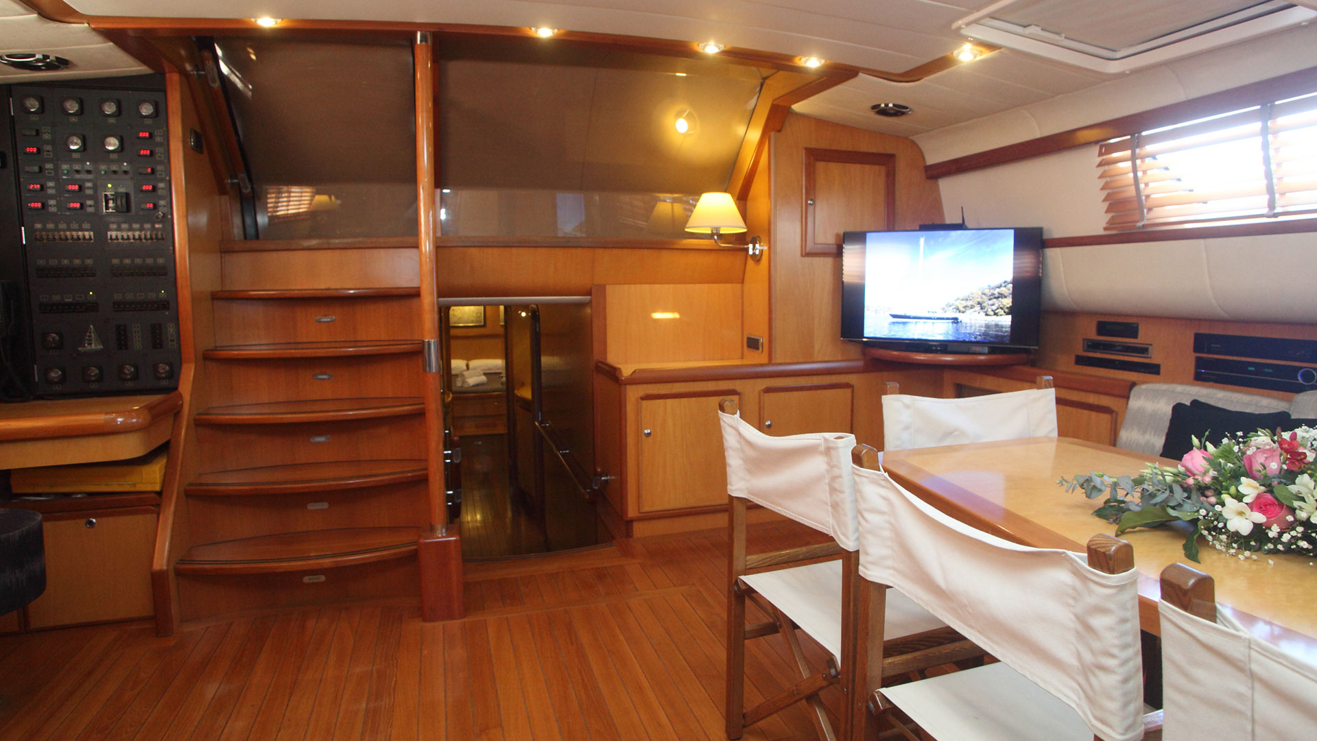SY CENTURION - Salon looking aft.jpg