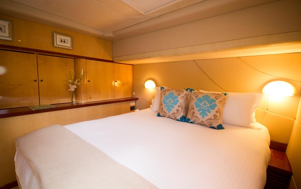 SY KINGS RANSOM - Port aft cabin.jpg