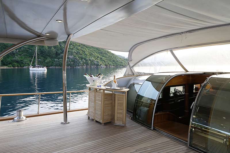 SY SILVER MOON - Aft deck.jpg