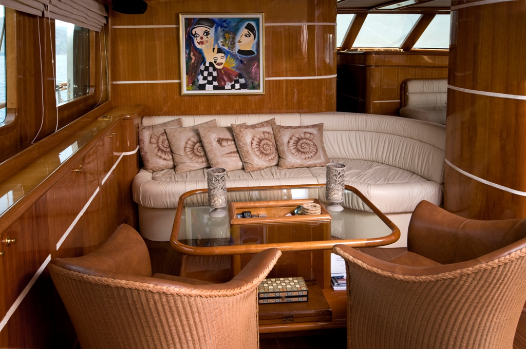 SY SILVER MOON - Lounge.jpg