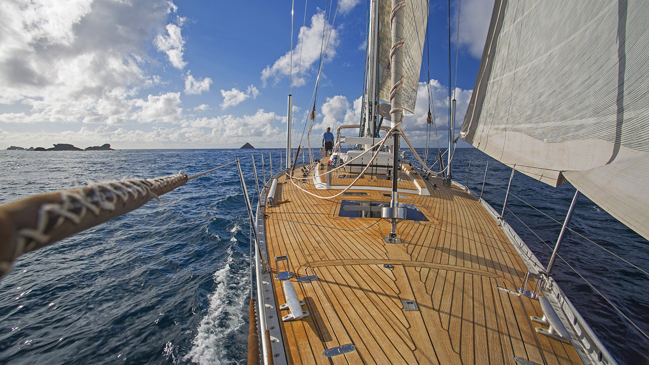 SY SIMPLE HARMONY - Foredeck space.jpg