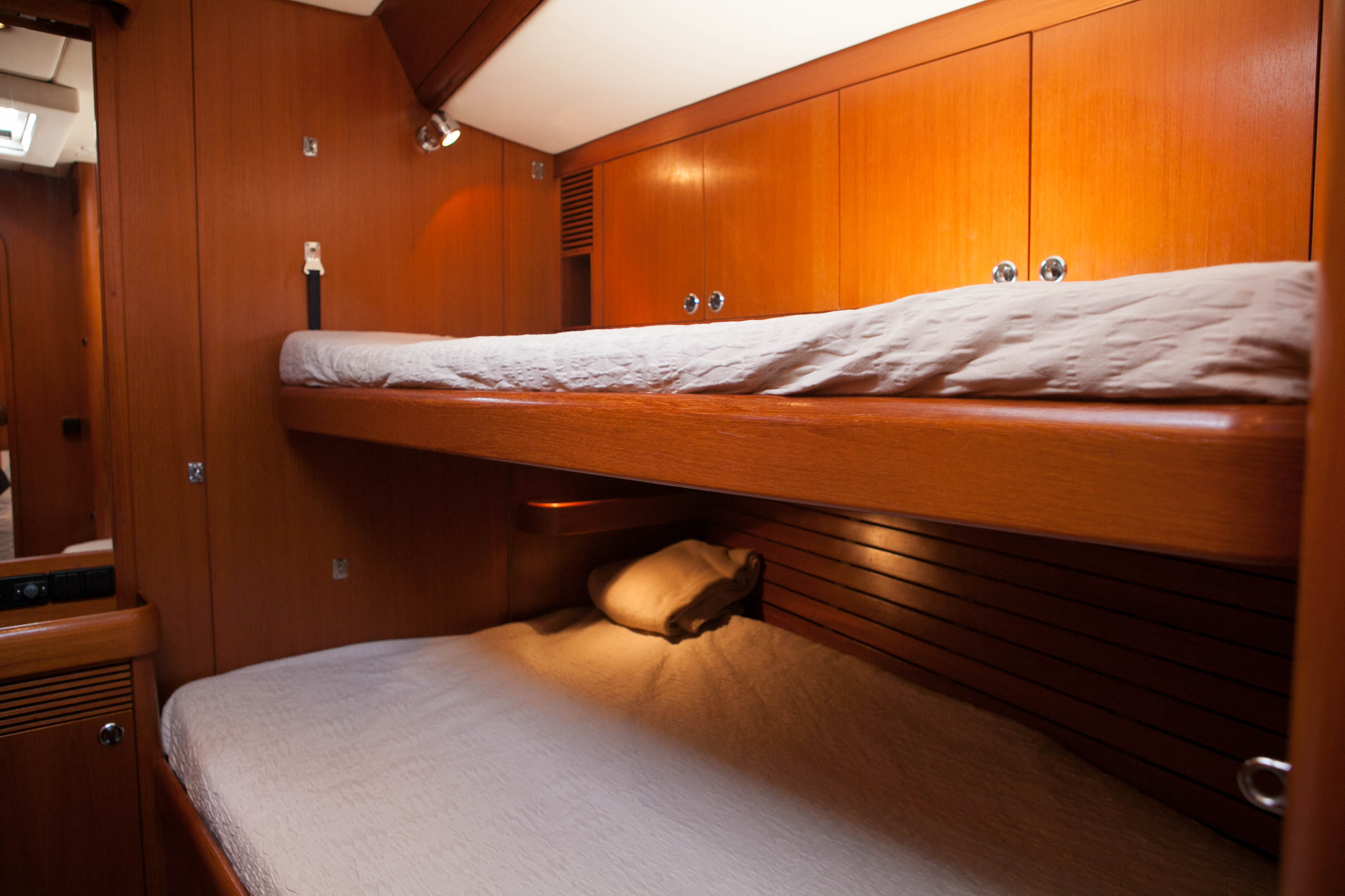 SY SIMPLE HARMONY - Twin Cabin 2.jpg