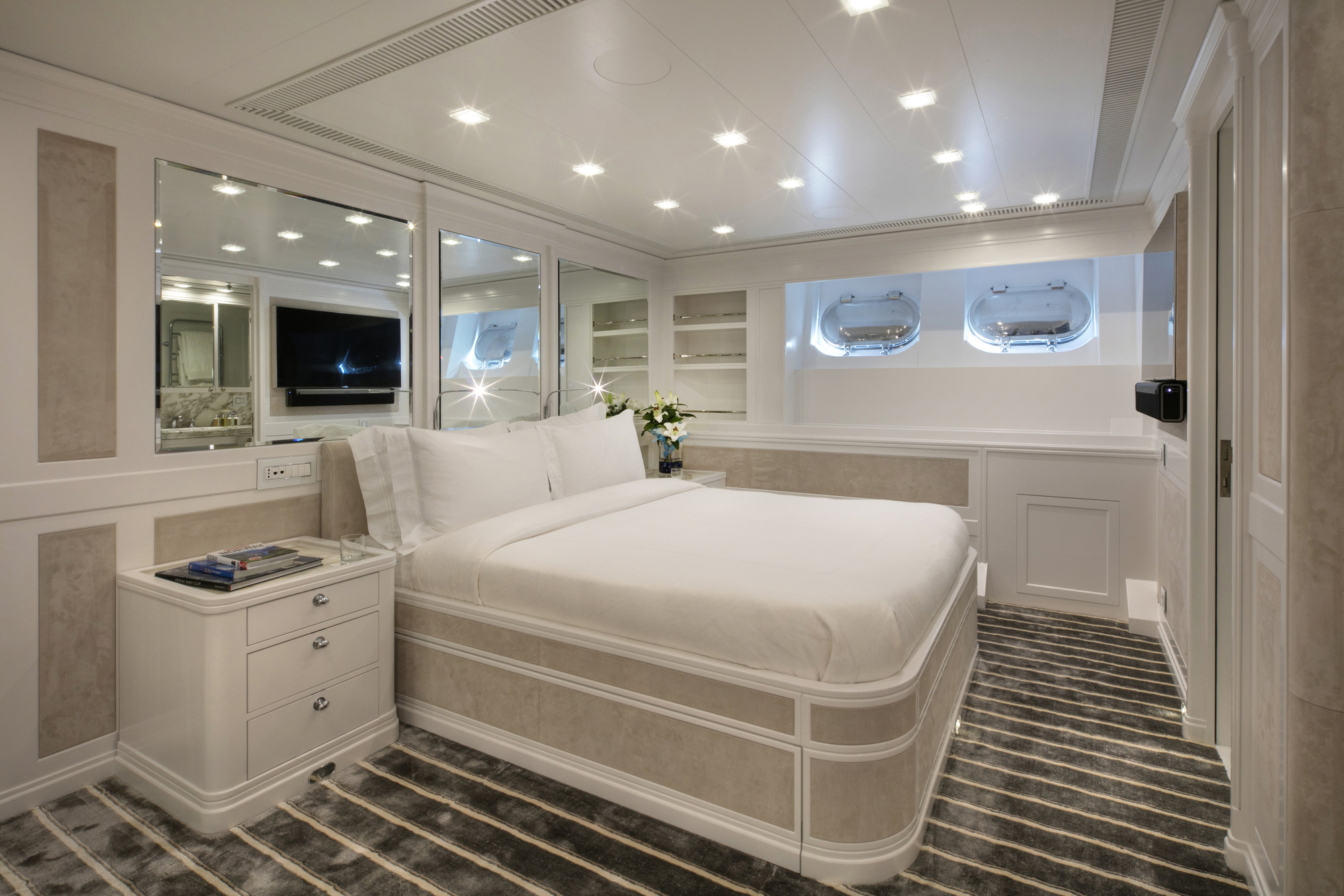 SY SPIRIT OF THE CS - Guest cabin.jpg