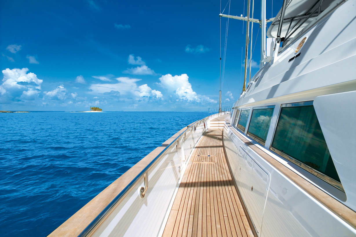 SY SPIRIT OF THE CS - Side deck.jpg